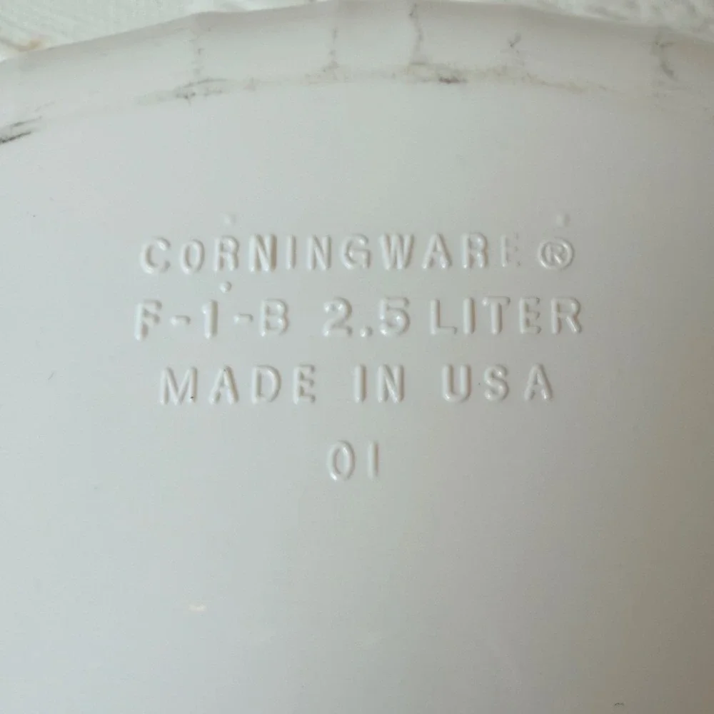 CorningWare French White F-1-B 2.5 Liter Round Casserole Dish Made in USA